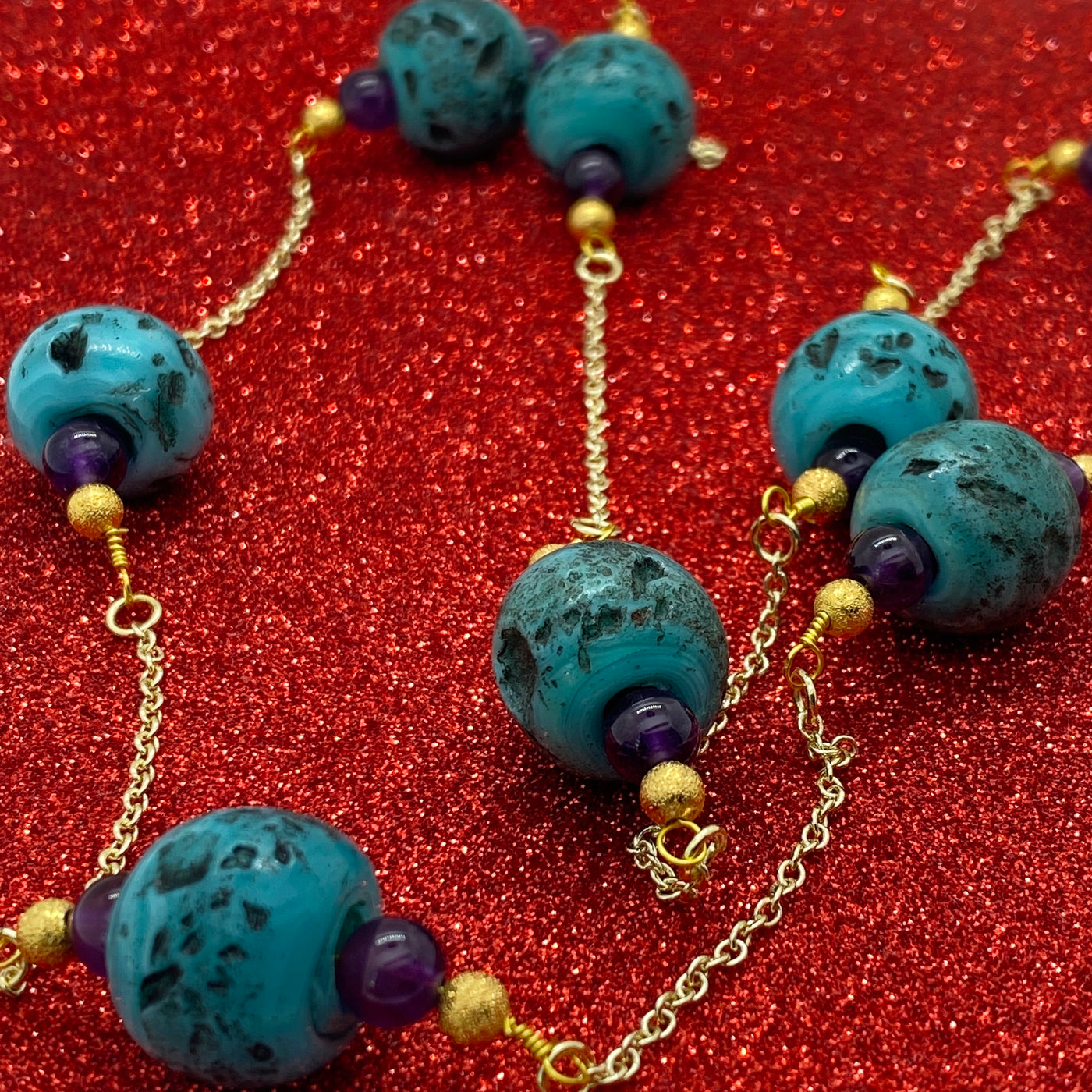 Howlite, freshwater pearls and amethyst on brass chain