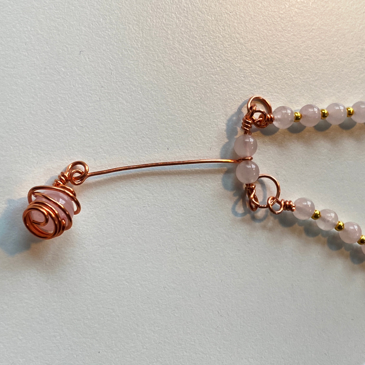 Rose quartz and wire long necklace