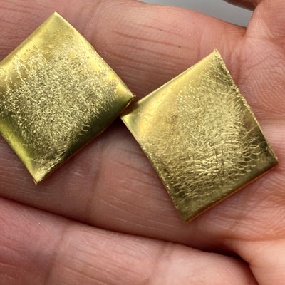 Square yellow brass studs 1.5 cm texturized partially