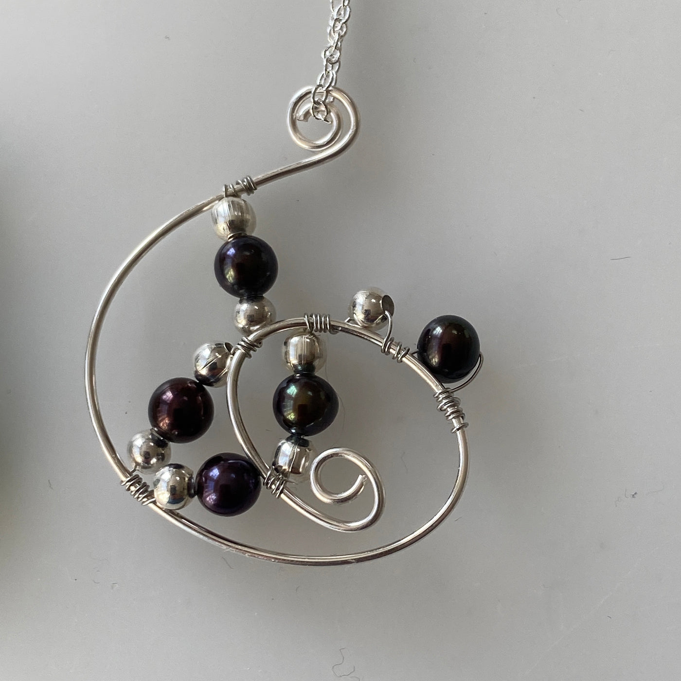 Pendant curly with pearls raven wings 5 -5.5 mm and silver