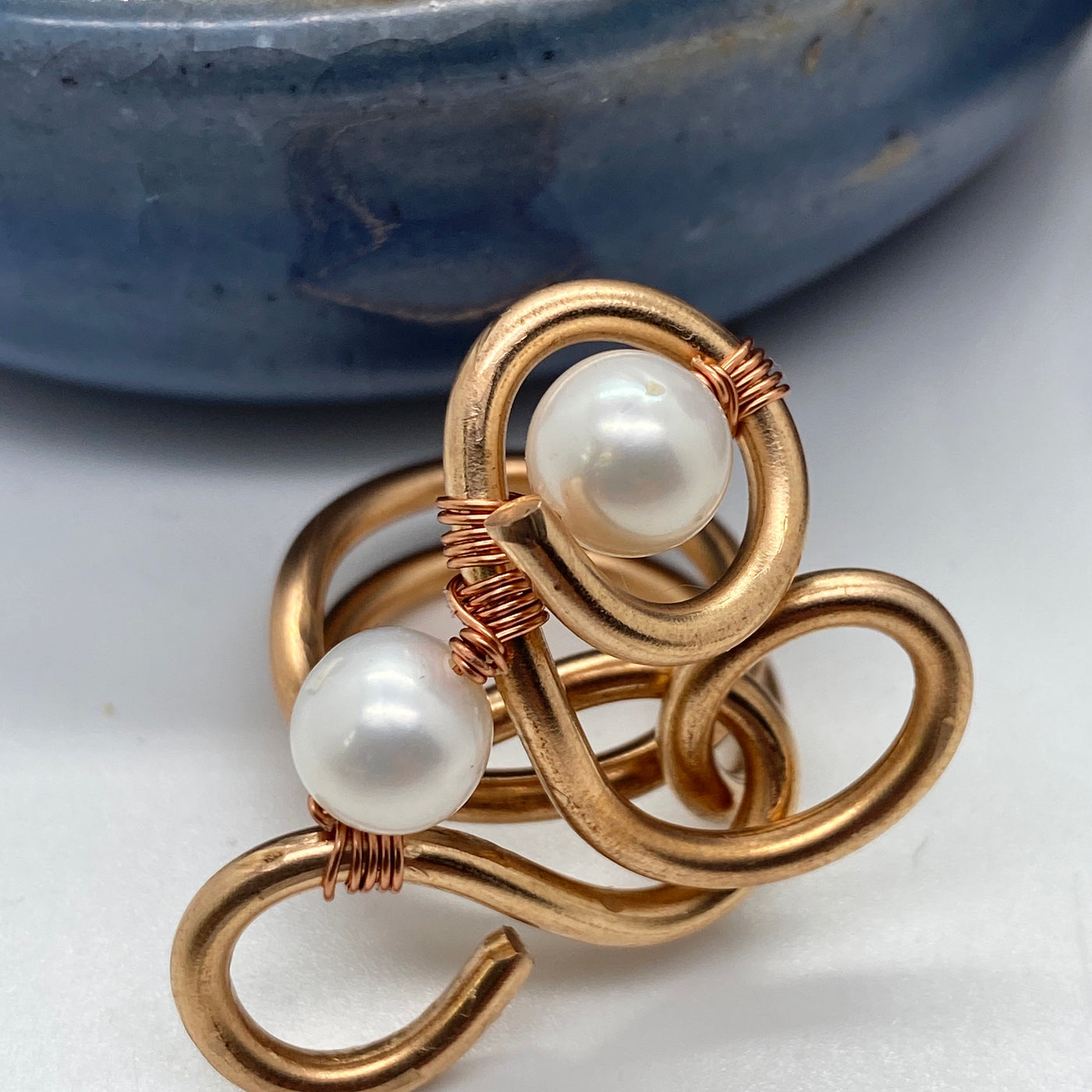 White freshwater pearls ring size Q