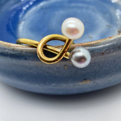Brass multi volumes ring with grey and white pearls.