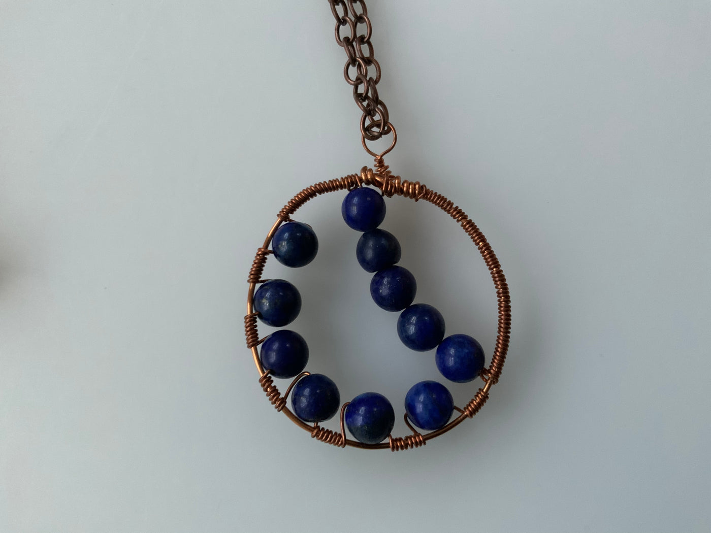 Lapislazzuli and wire necklace