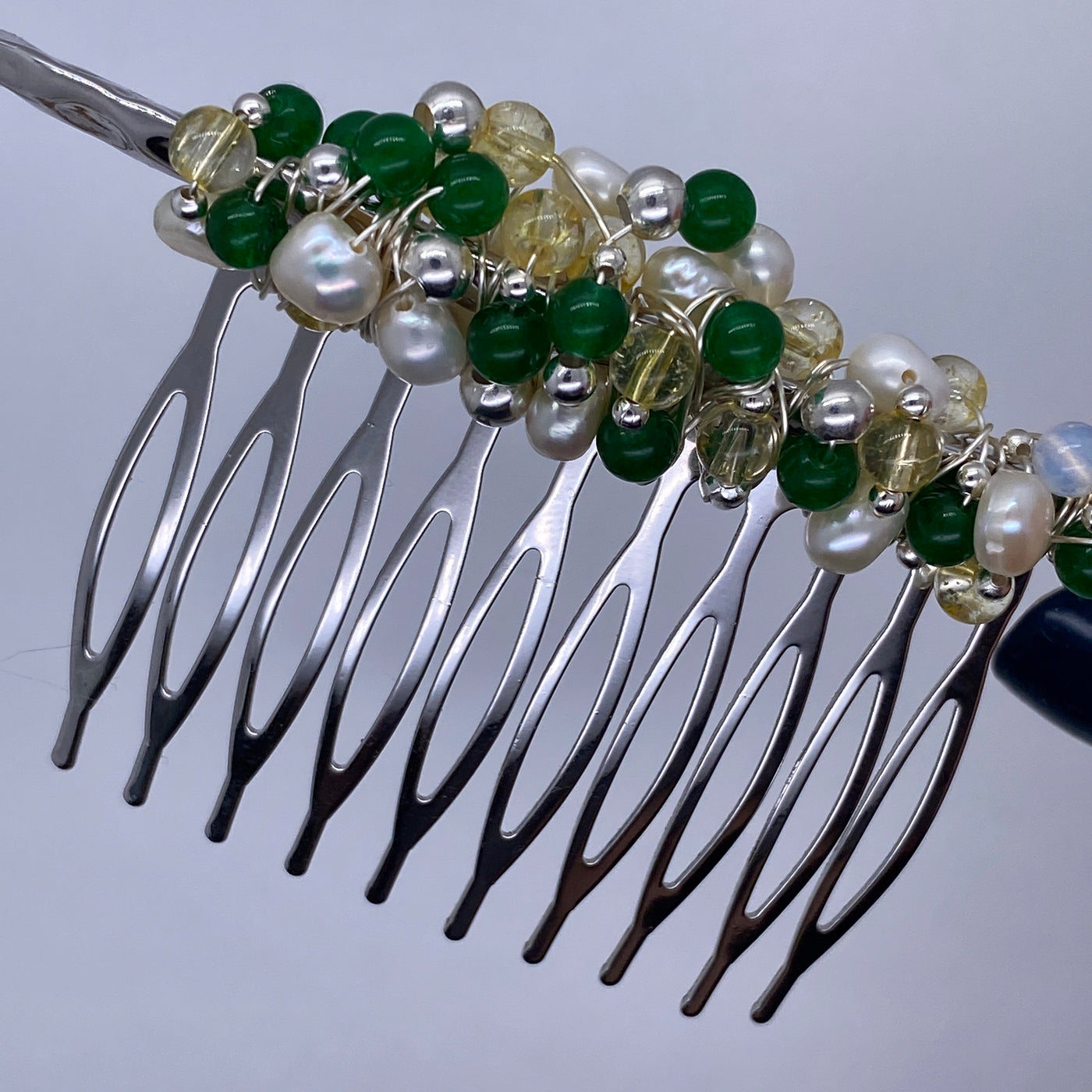 Green clachedony, citrines, opales, silver wire and freshwater pearls on french twist 10 teeths comb alloy metal bridal wedding hair side comb silver color