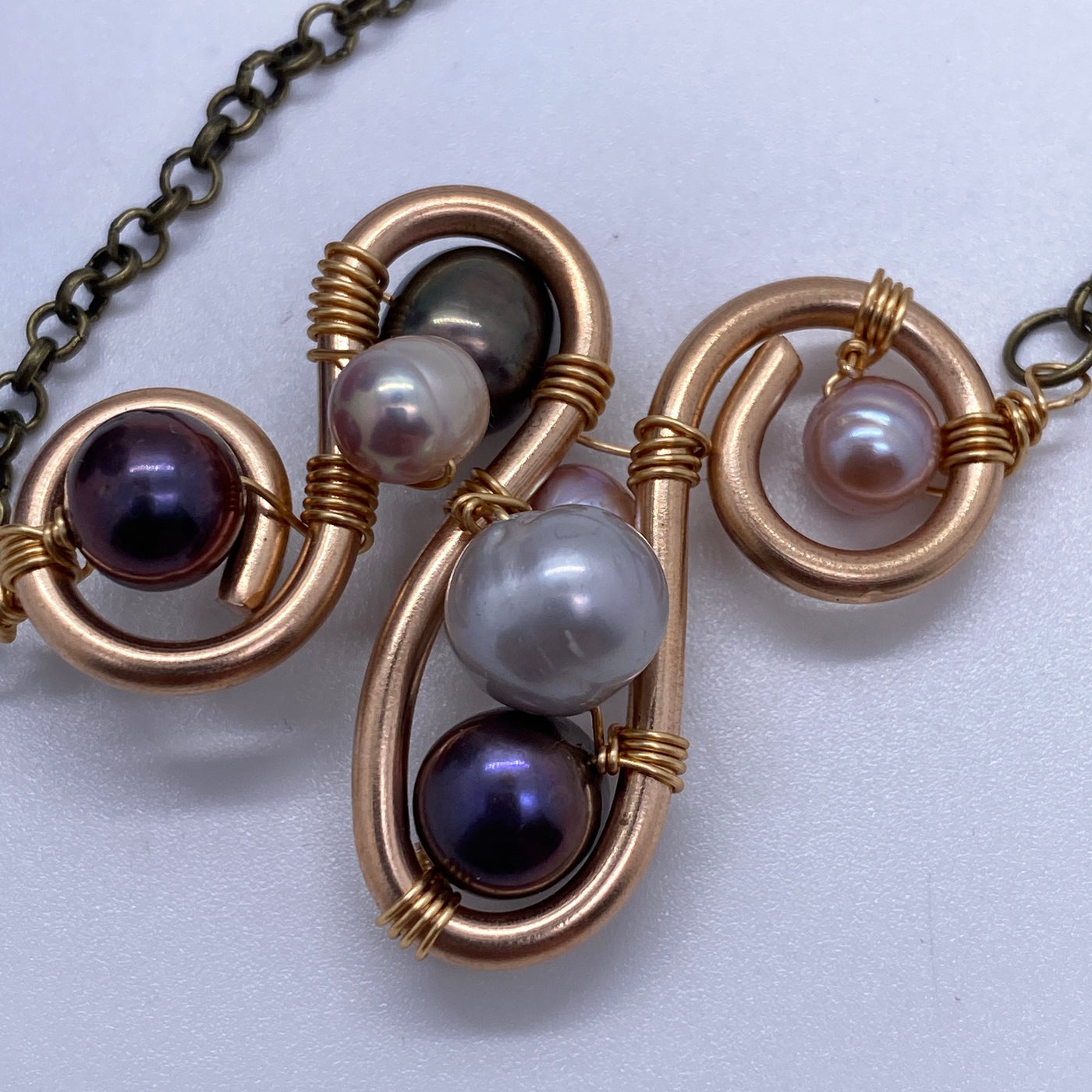 Bronze wire and freshwater pendant line