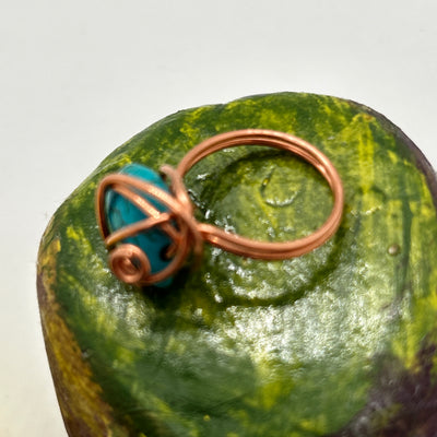 Tourquoise hug-copper ring with turquoise briolette size L