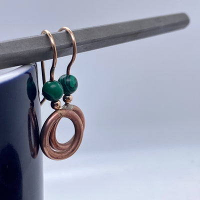 O brass and malachite pearls earrings
