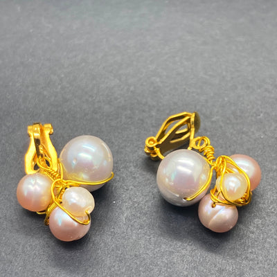 Brass and freshwater pearls clip earrings