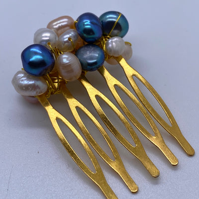 Freshwater pearls in different measures and colors (rose, white, blue) and golden wire for this hair combs simple tuck five teeth metal combs gold color
