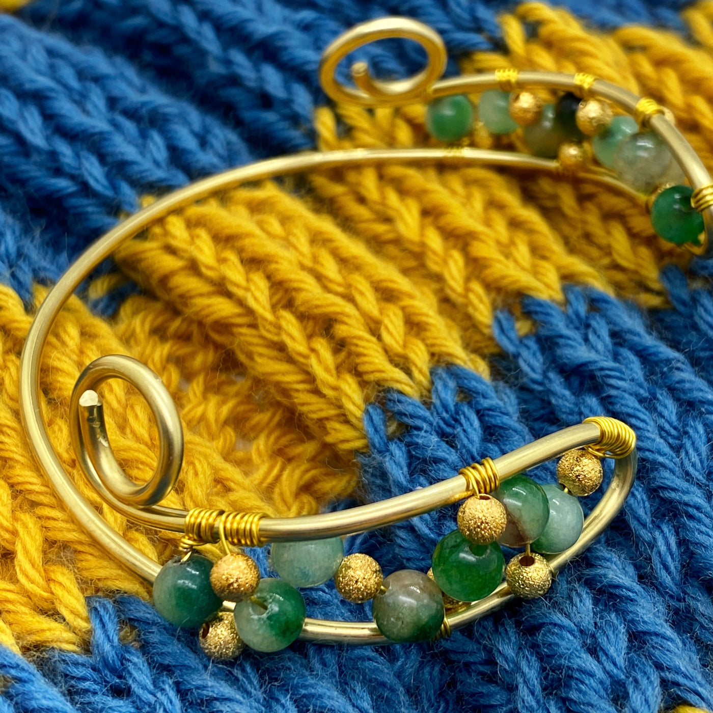Adjustable brass bracelet with green giada pearls