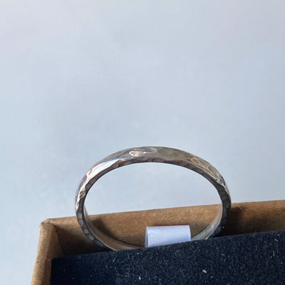 Round hammered silver ring size S