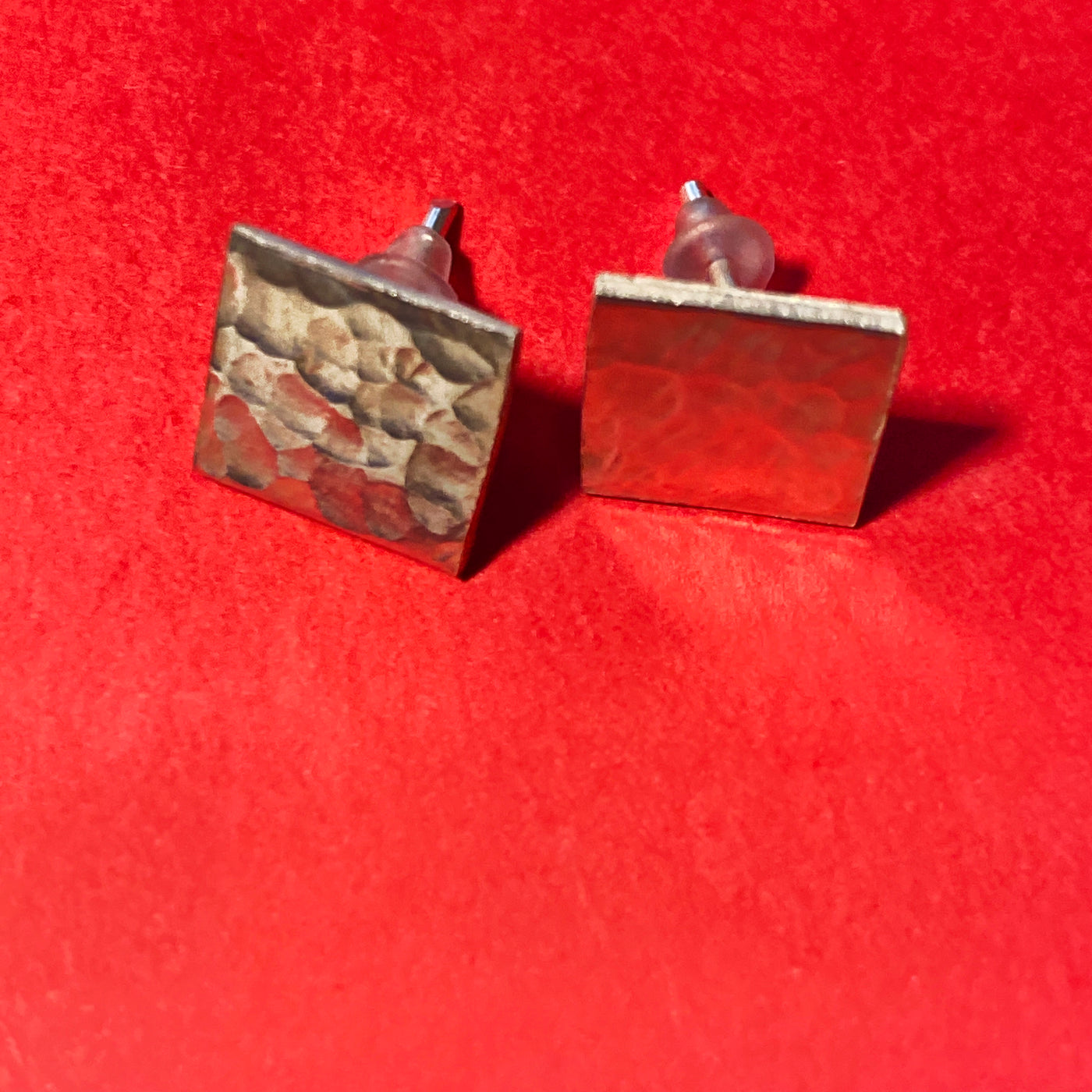 Square sterling silver studs textured 1 cm