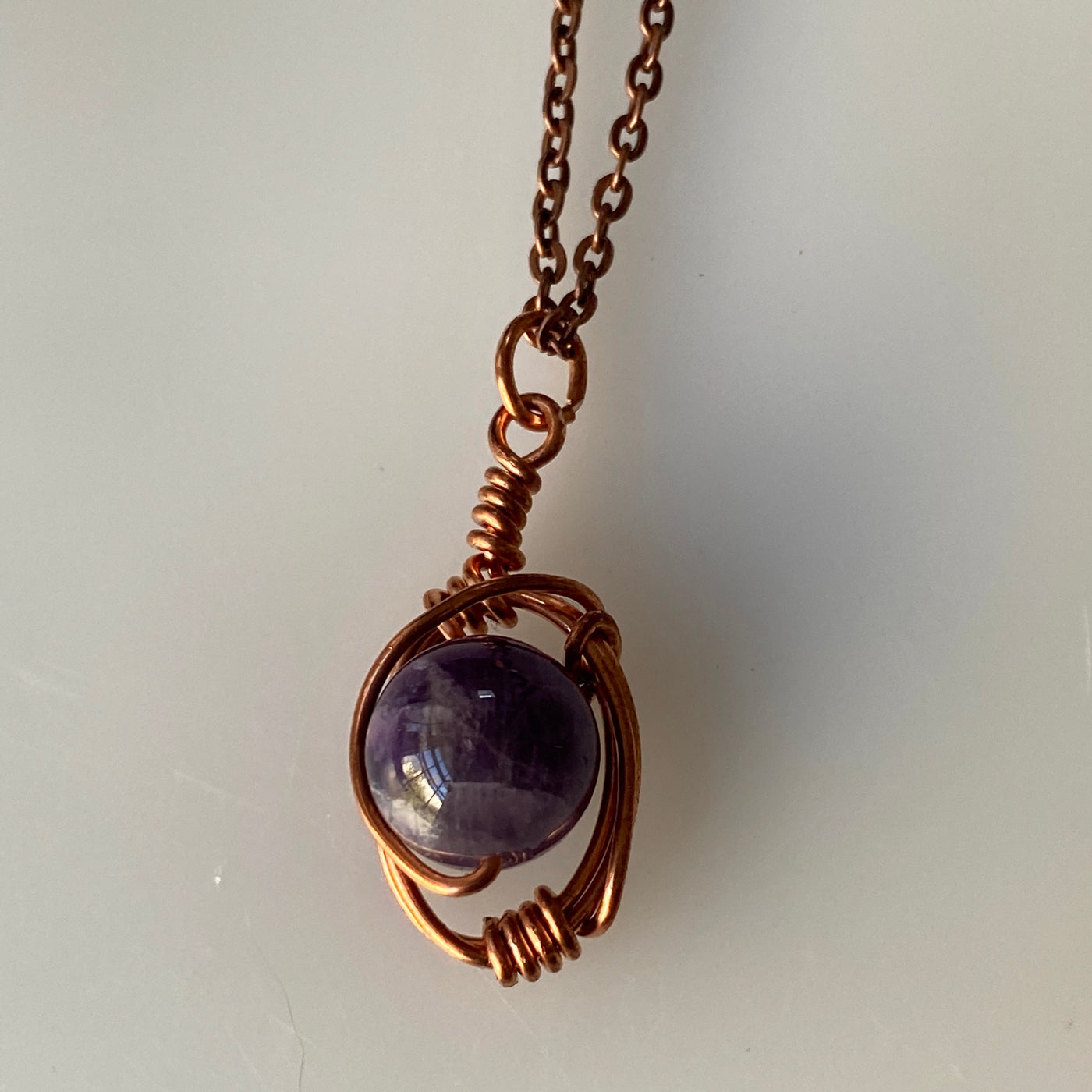 Amethyst on wire and chain small pendant for Shake and move collection.