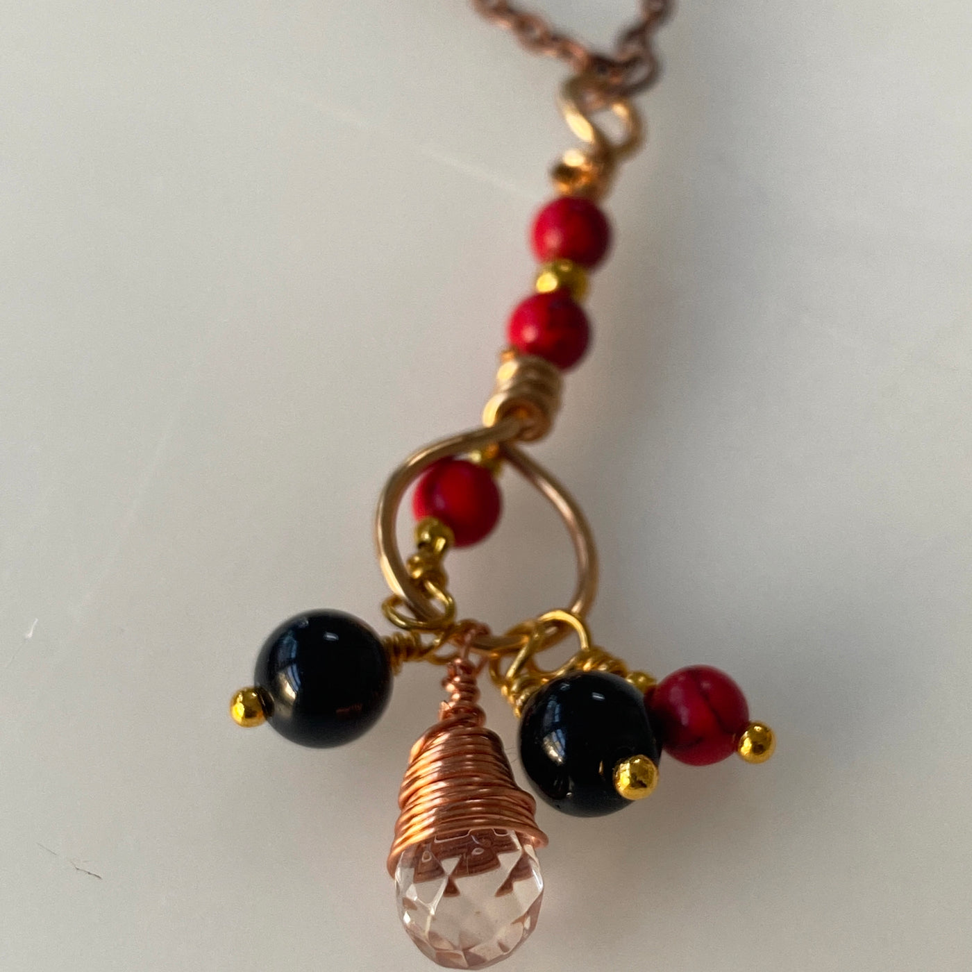 Pendant: Onice, red turquoise and quartz briolette for Shake and move collection