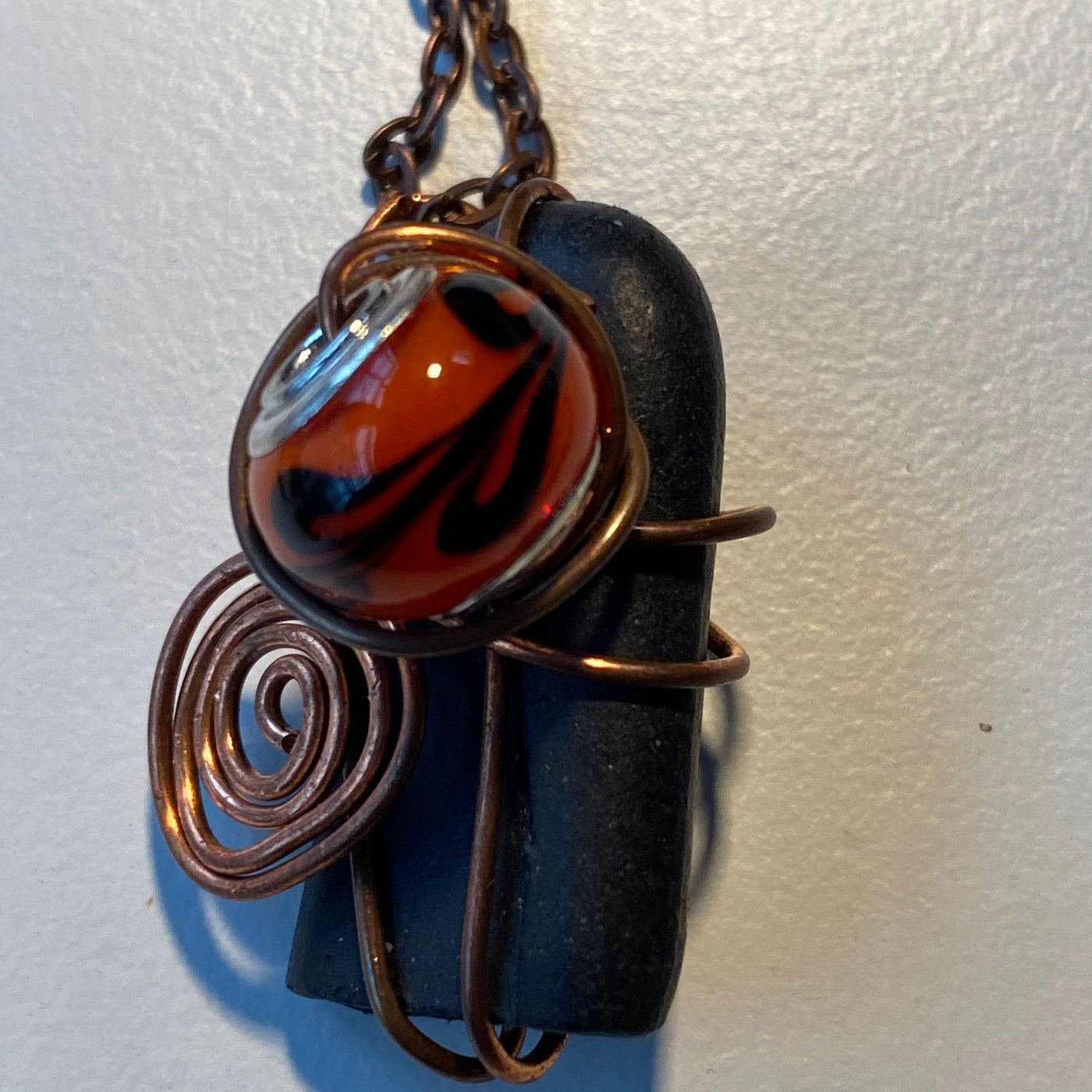 Black stone, colored pearl and wire