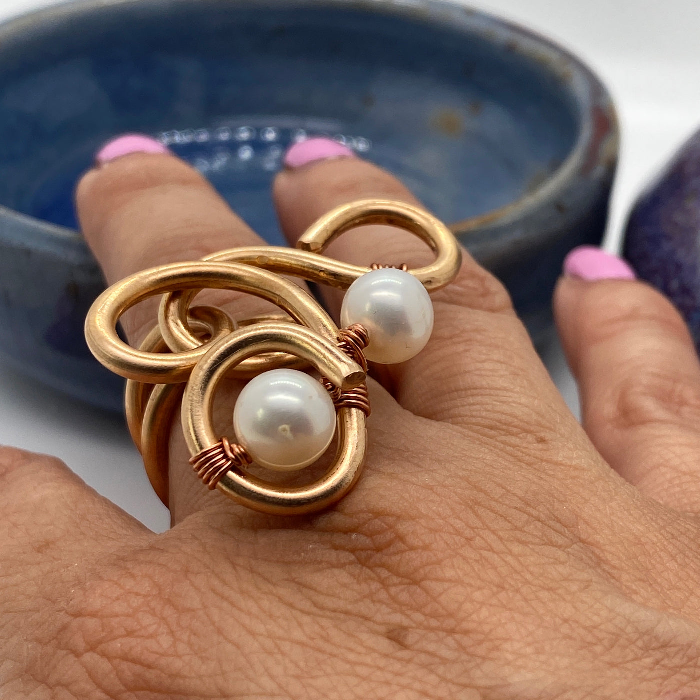 White freshwater pearls ring size Q