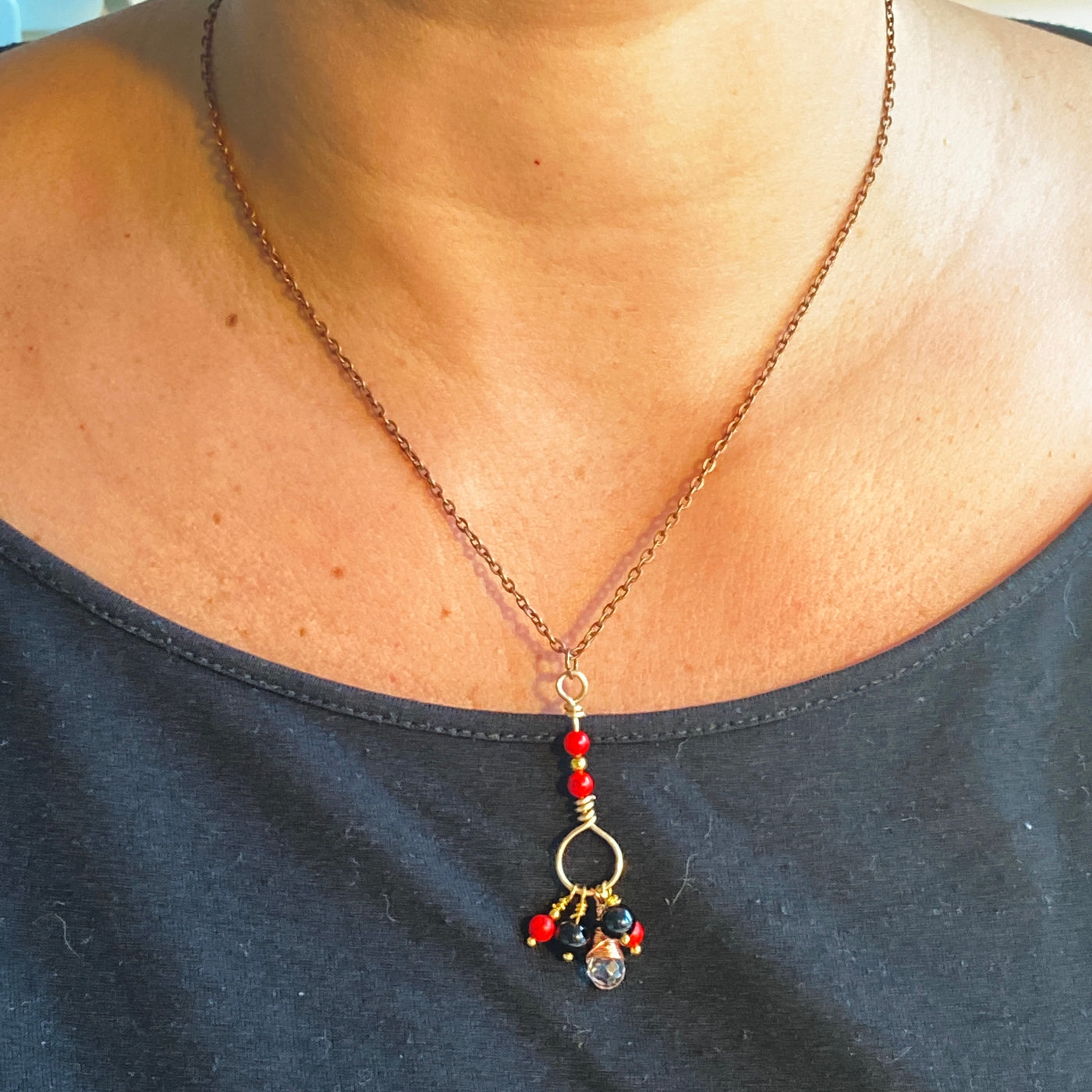 Pendant: Onice, red turquoise and quartz briolette for Shake and move collection