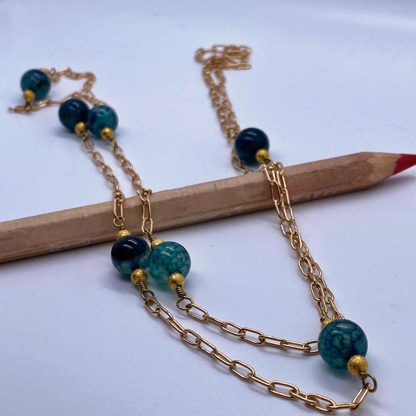 Long necklace with dragon green pearls and brass (112 cm)