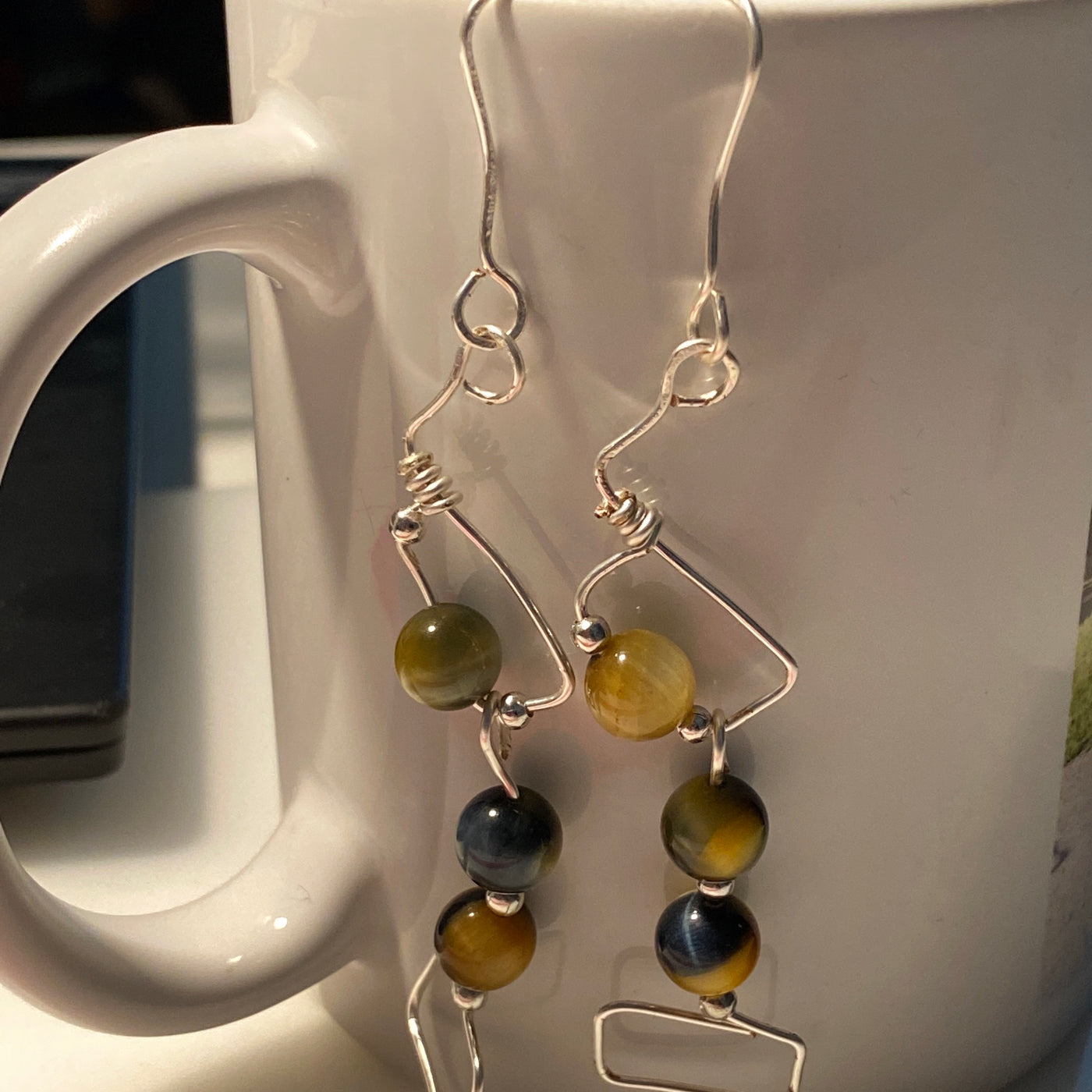 Tiger eye and silver wire. Earrings. Lines collection.