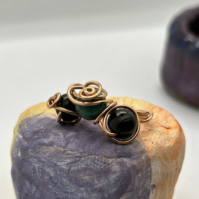 3 eyes -brass ring with 3 stones size H